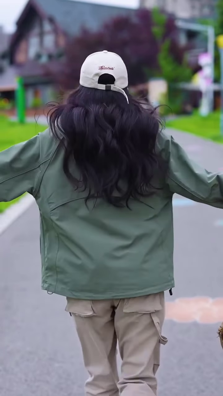 Green Zip-Up Casual Jacket 🧥🌳 – Styled with White Tee & Beige Cargo Pants in Outdoor Setting - Image 2