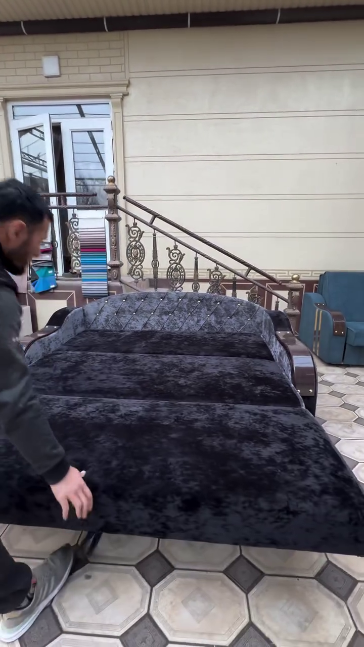 Luxurious Black Velvet Sofa Bed โ Style Meets Function ๐ค๐๏ธ