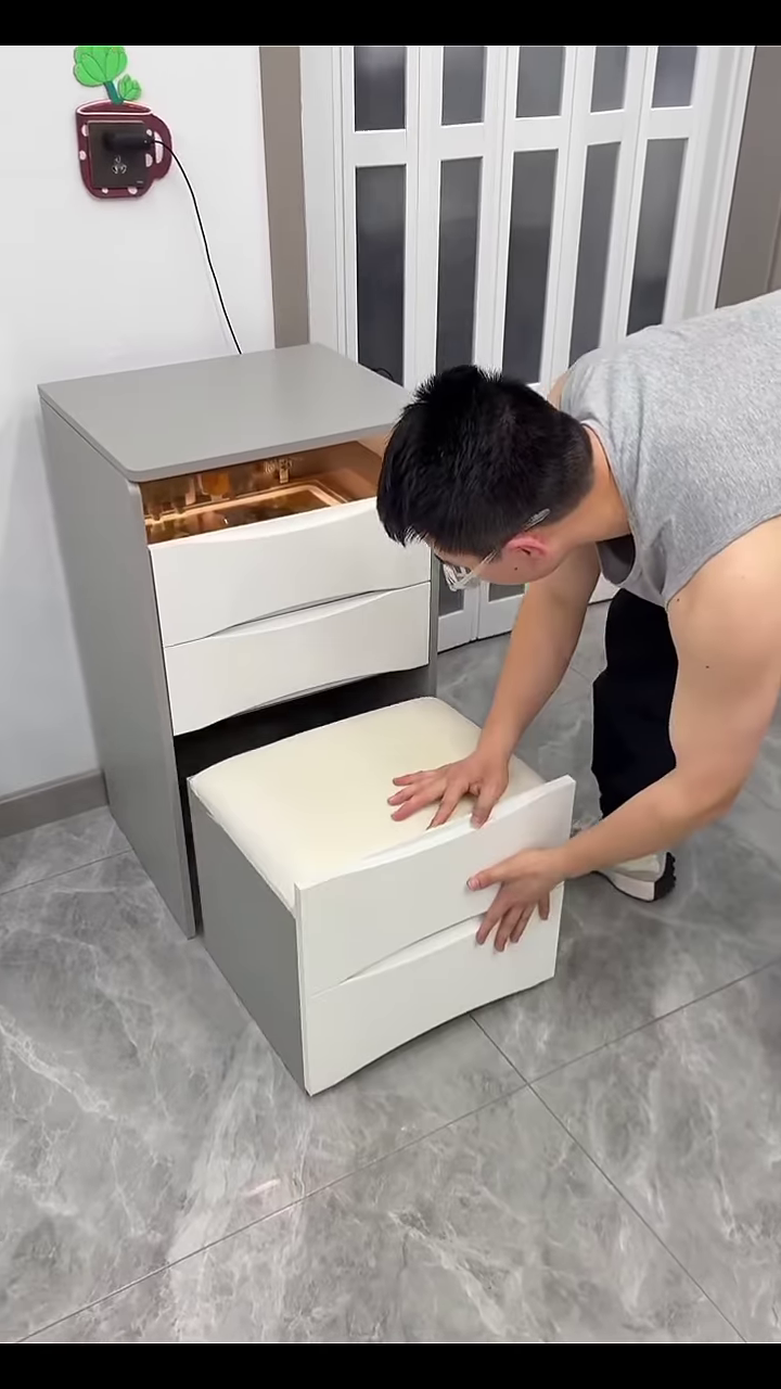 πͺβ¨ Transform Your Space with This Hidden Vanity Table! β¨πͺ - Image 3