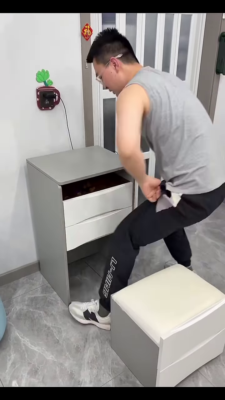 πͺβ¨ Transform Your Space with This Hidden Vanity Table! β¨πͺ - Image 2