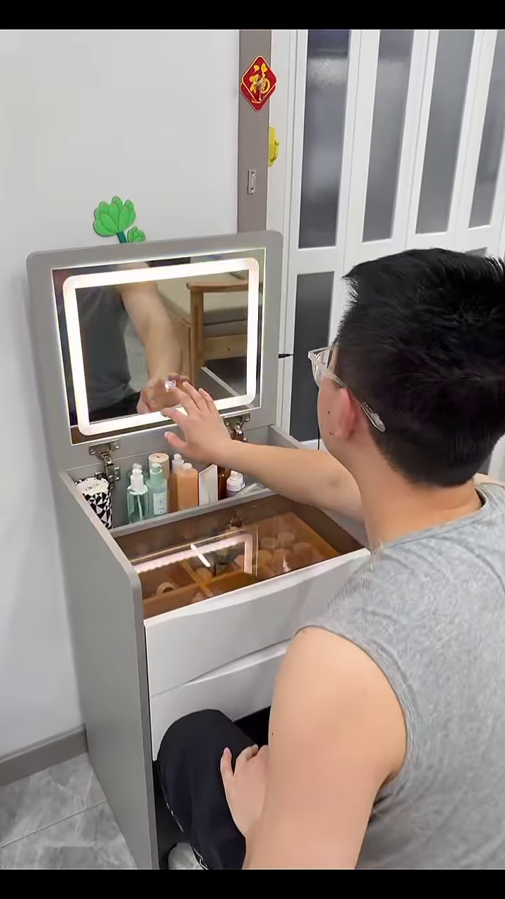 πͺβ¨ Transform Your Space with This Hidden Vanity Table! β¨πͺ