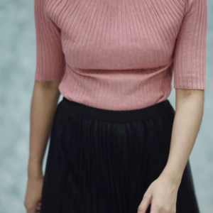 Women’s Pink Ribbed Half-Sleeve Top with Black Pleated Mini Skirt – Chic Contrast Casualwear Ensemble