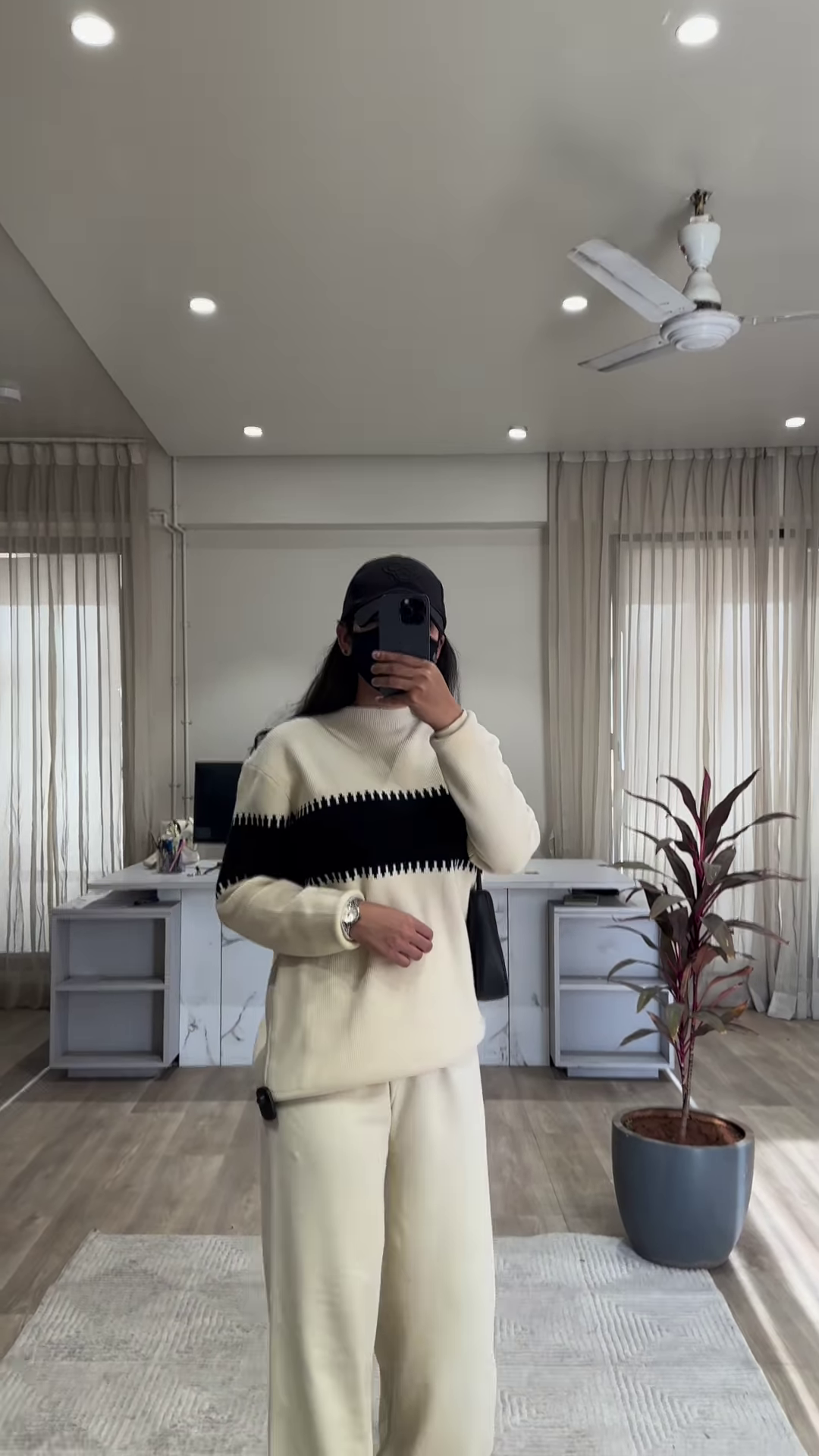 Cozy Women's Gray Knit Lounge Set with Striped Detail and Wide-Leg Pants - Image 2