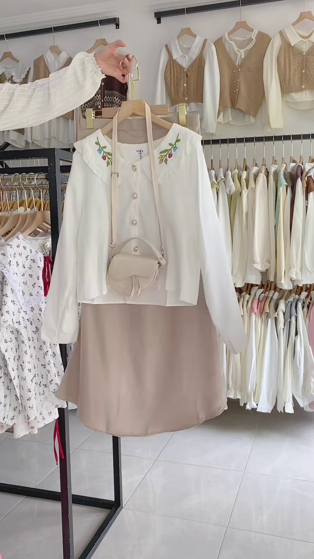 Charming Women's Embroidered Blouse and Layered Tulle Skirt Outfit with Crossbody Bag - Image 4