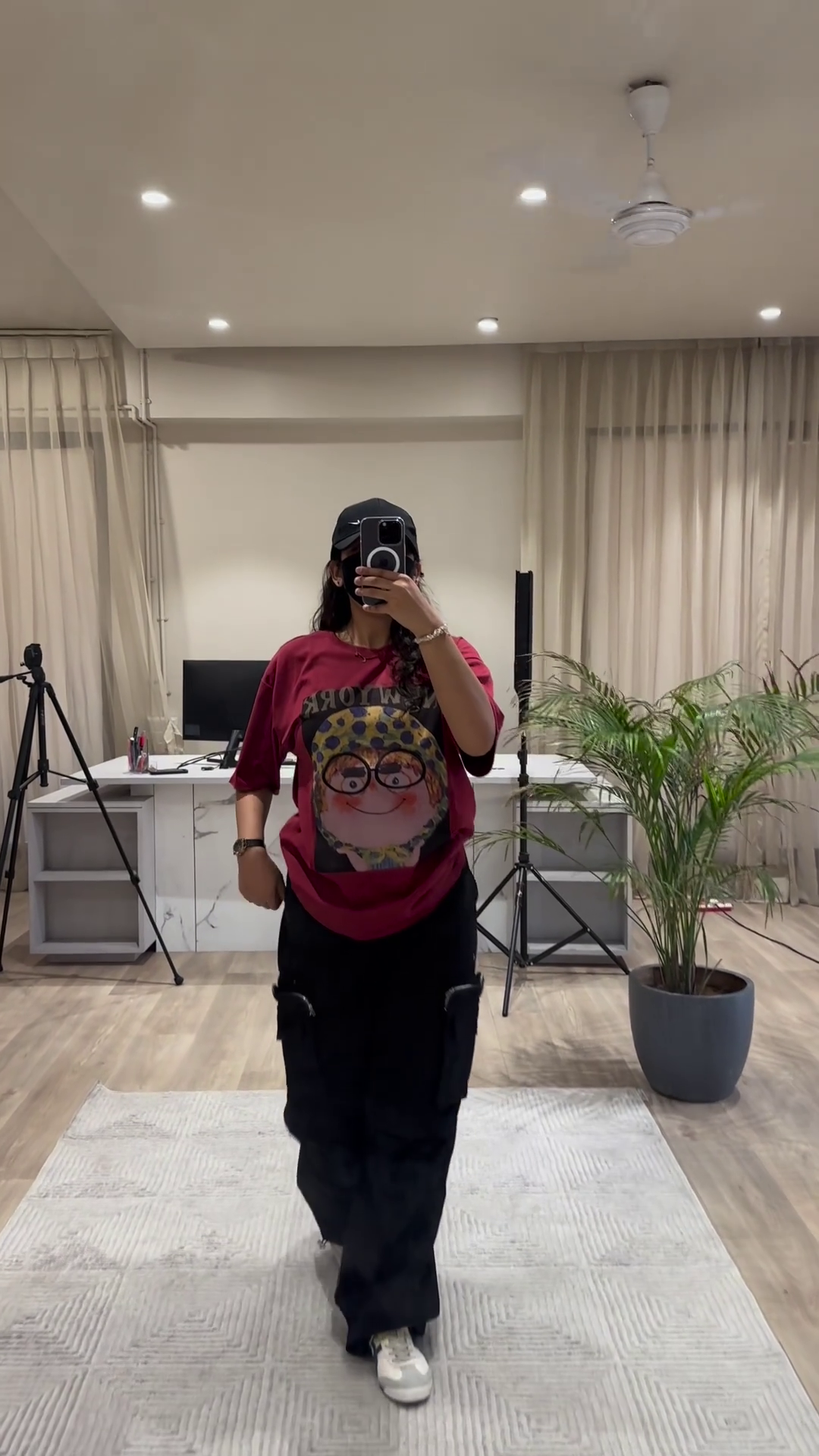 Urban Chic Outfit: White Graphic Tee, Rust Cargo Pants, and Black Cap - Image 6