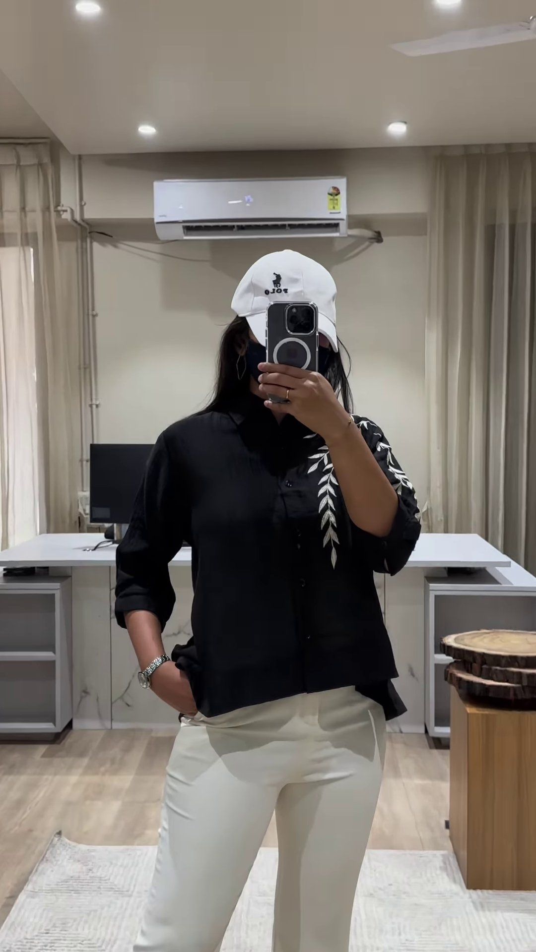 Lightweight Textured Button-Down Shirt with Three-Quarter Sleeves - Image 5