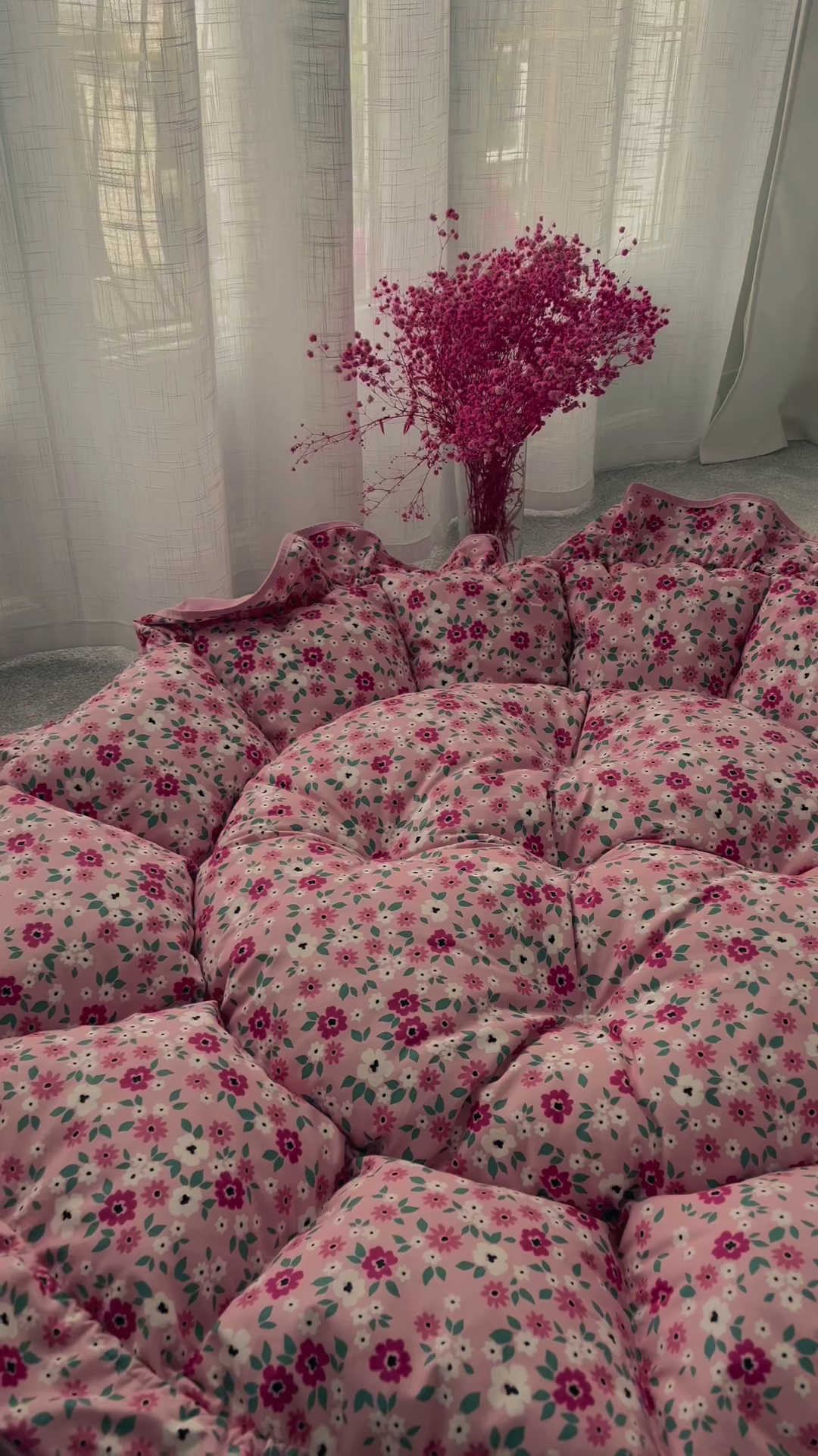 Cozy Baby Bouncer Seat with Floral Print and Hanging Toys - Image 4