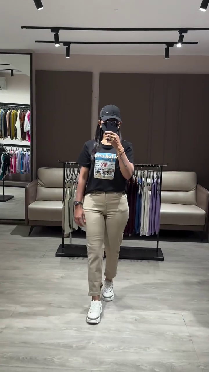 Casual Outfit: Graphic T-Shirt, Cropped Trousers, and Sneakers - Image 2