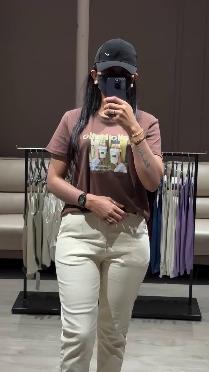 Casual Outfit: Graphic T-Shirt, Cropped Trousers, and Sneakers - Image 4