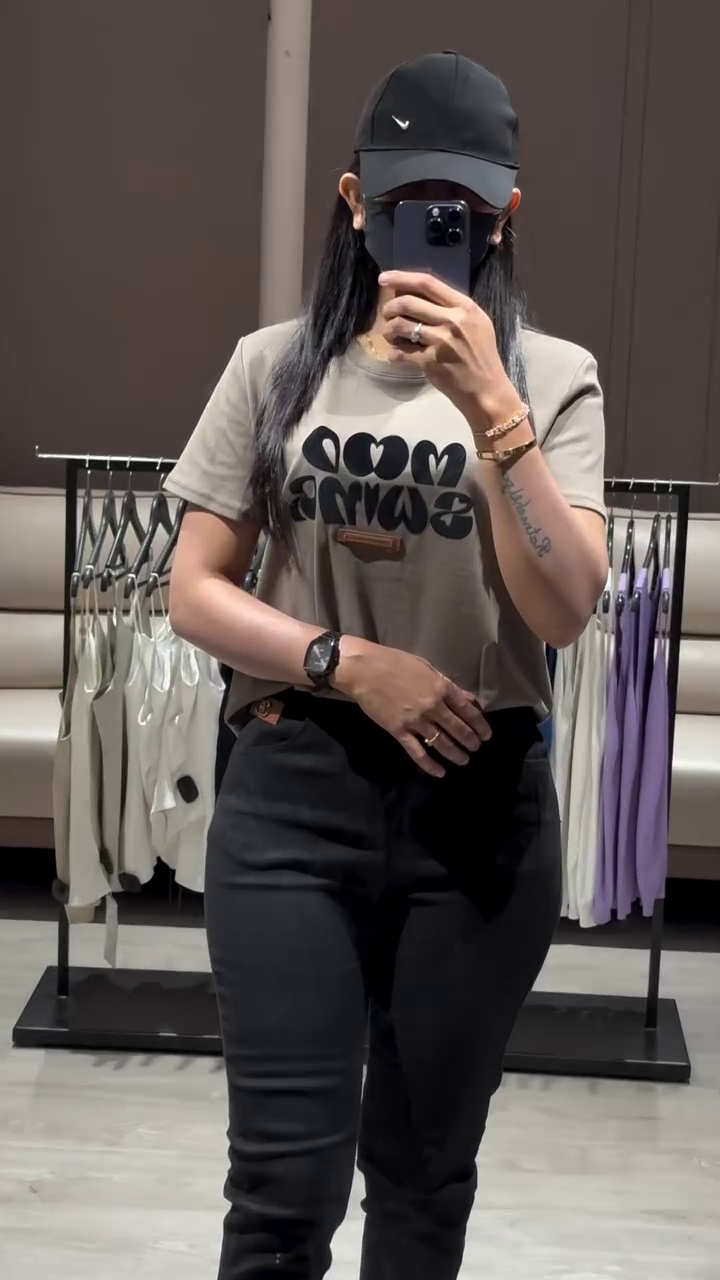 Casual Outfit: Graphic T-Shirt, Cropped Trousers, and Sneakers - Image 3