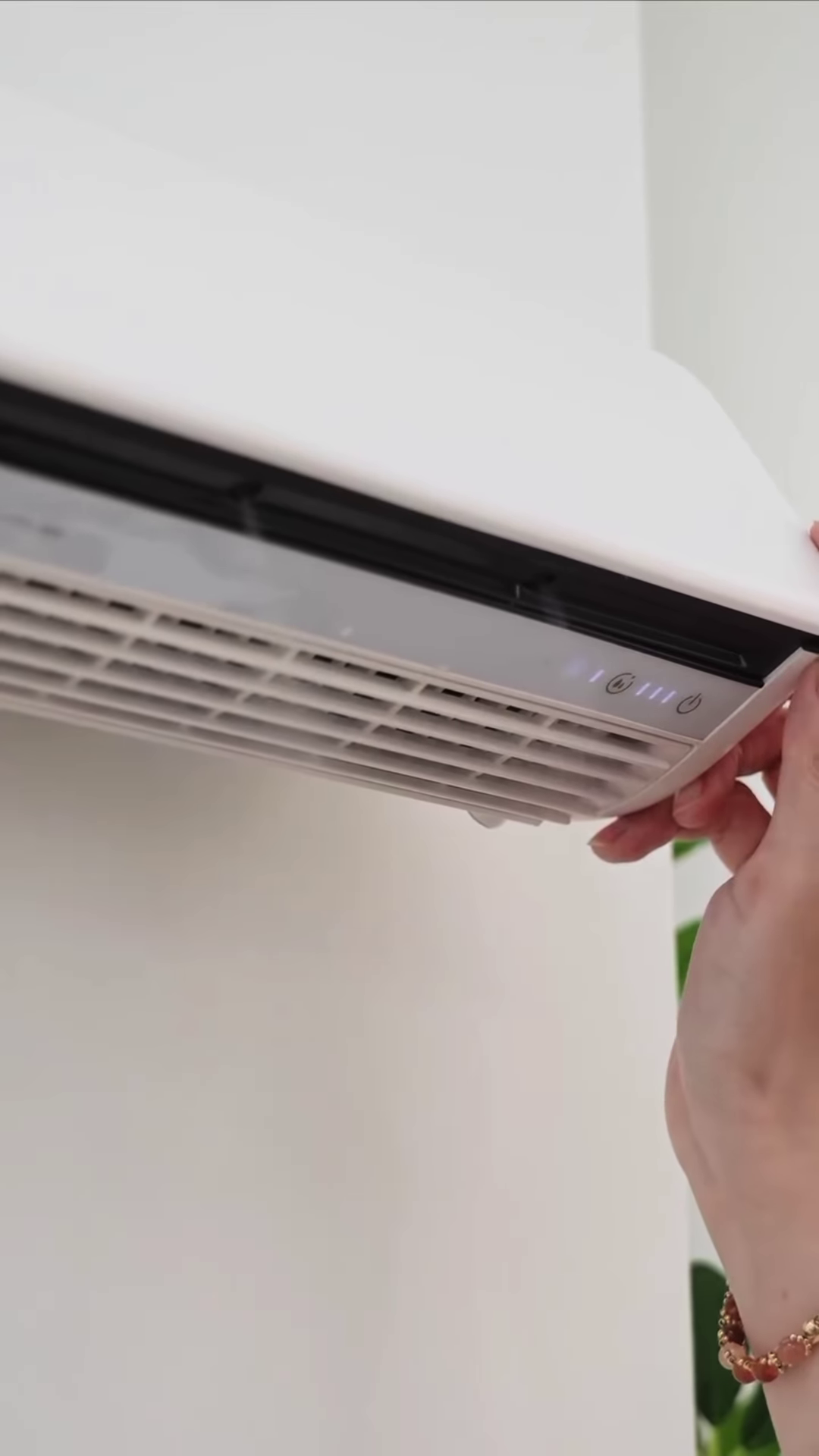 Modern Wall-Mounted Smart Air Conditioner - Image 3